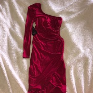 Kim Kardashian’s-BEBE red dress